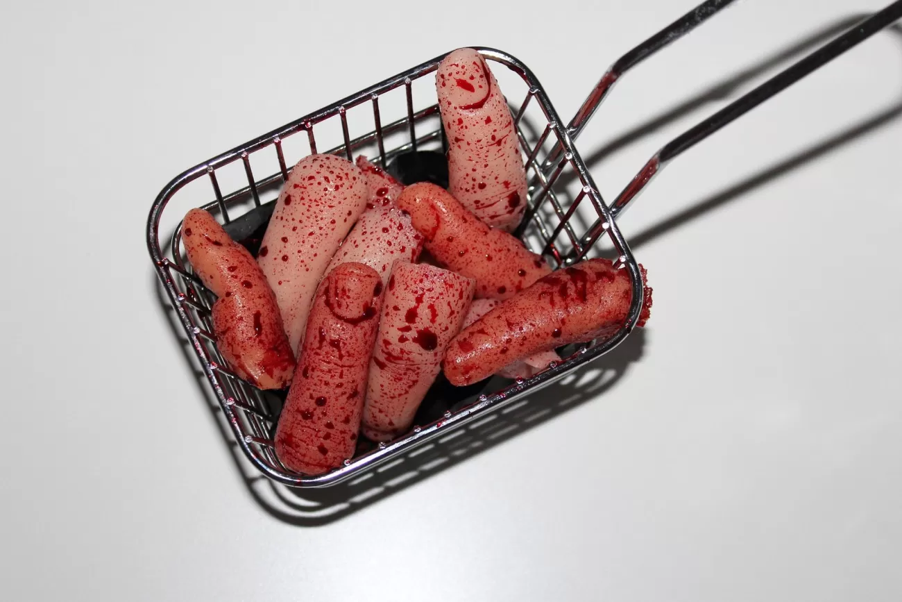 ForensicFX Studios Deep Fried Severed Fingers In Metal Fryer Basket Prop> Halloween Accessories