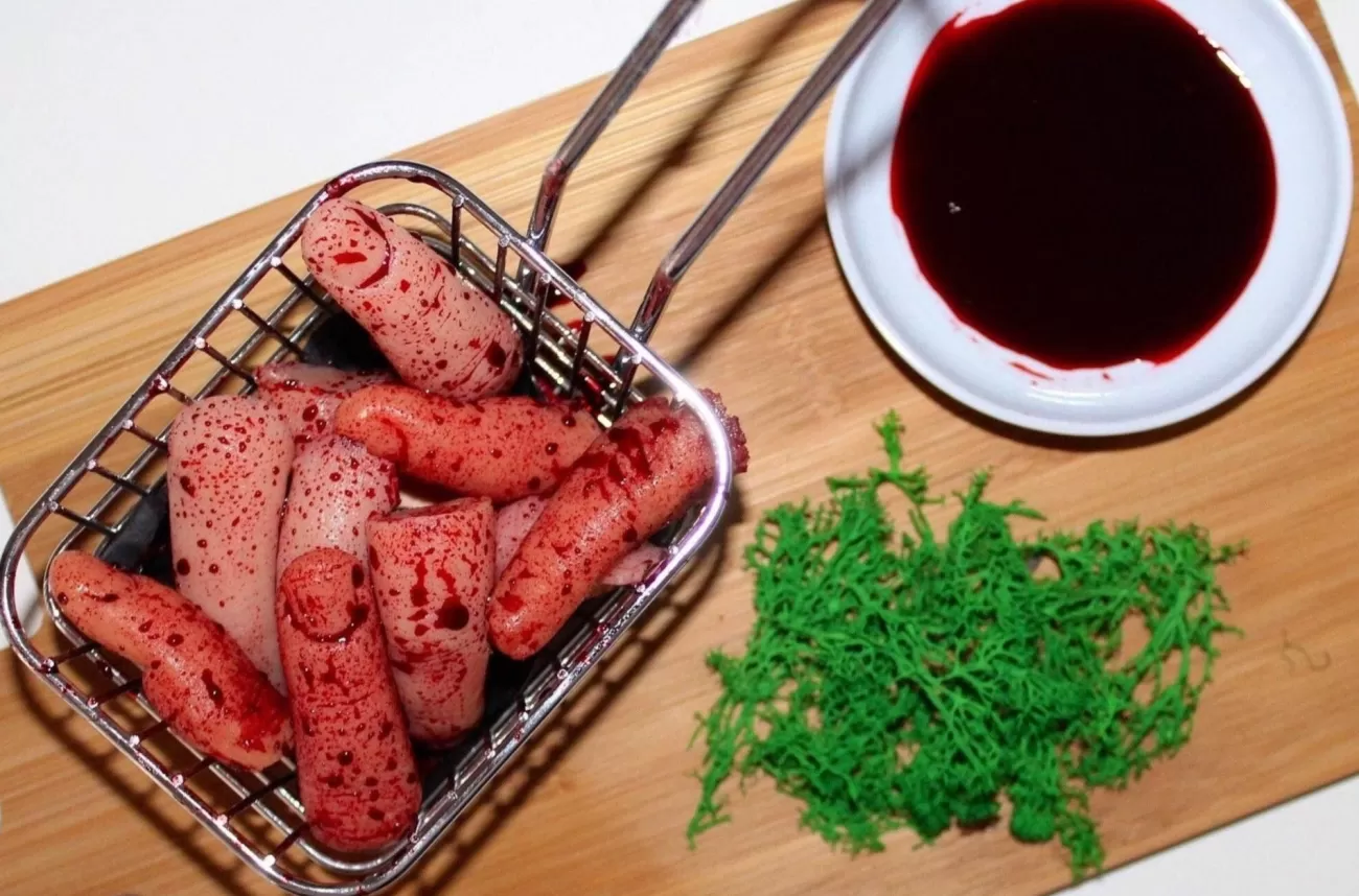 ForensicFX Studios Finger Chips With Blood Sauce And Moss Salad Prop> Halloween Accessories