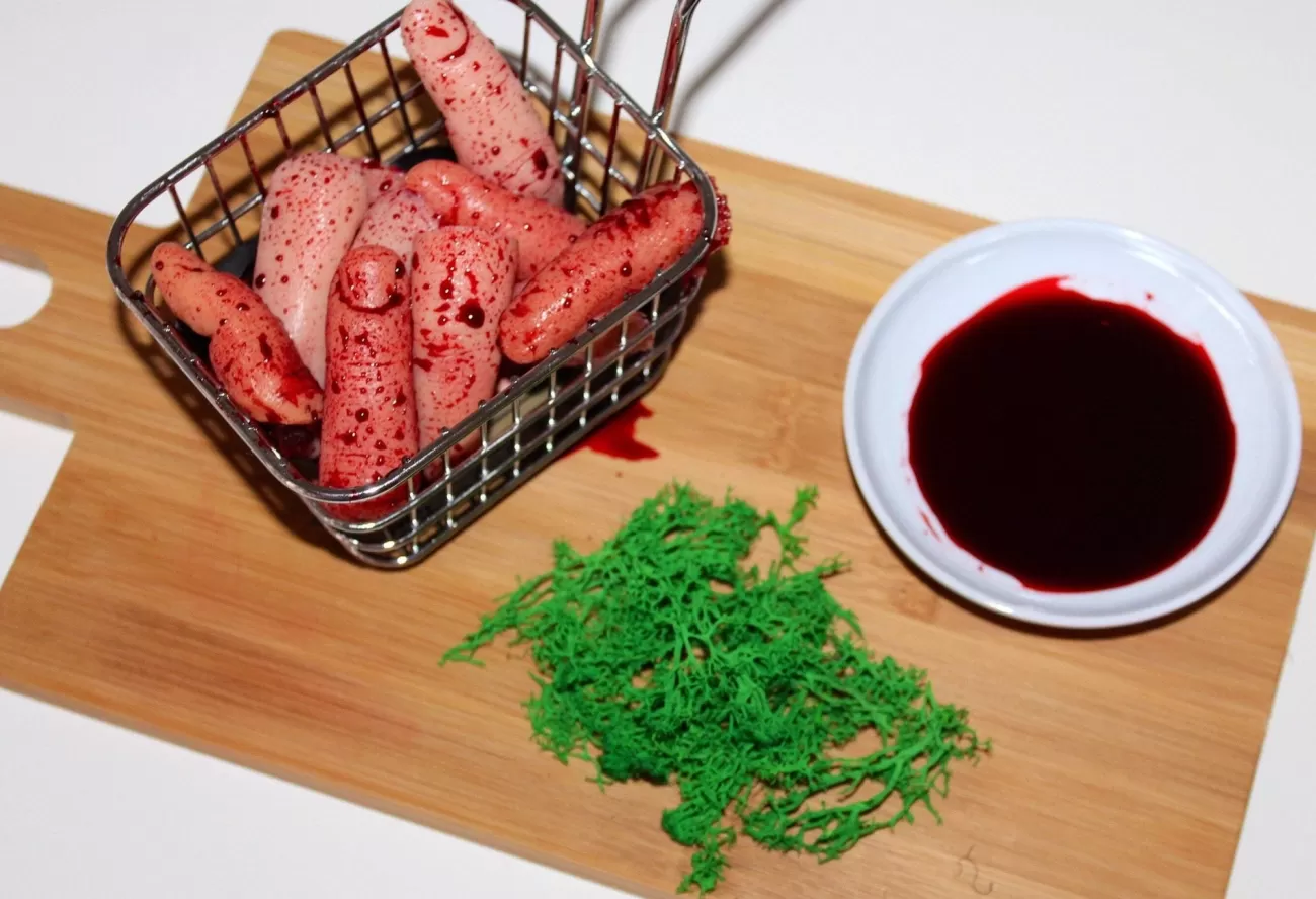 ForensicFX Studios Finger Chips With Blood Sauce And Moss Salad Prop> Halloween Accessories